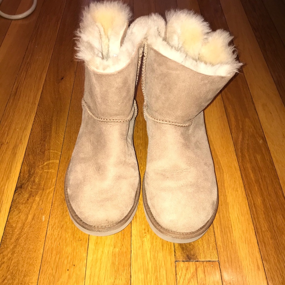Slightly Used Ugg mini Bailey ll size 7